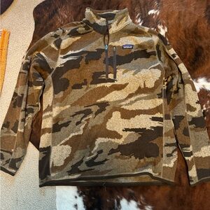 Camo Patagonia pull over